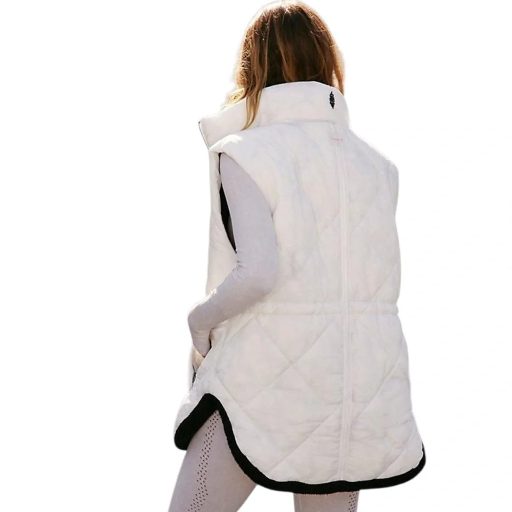 FP Movement Venture On Reversible Vest in White Black - Picture 4 of 4